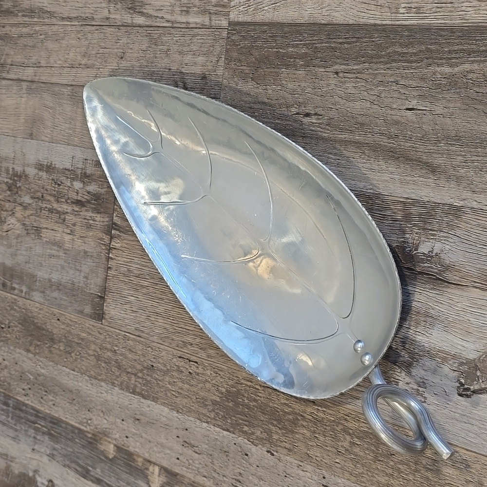 BW Buenilum Aluminum Leaf Tray Fish Bread Crudite’ Server - Picture 6 of 8